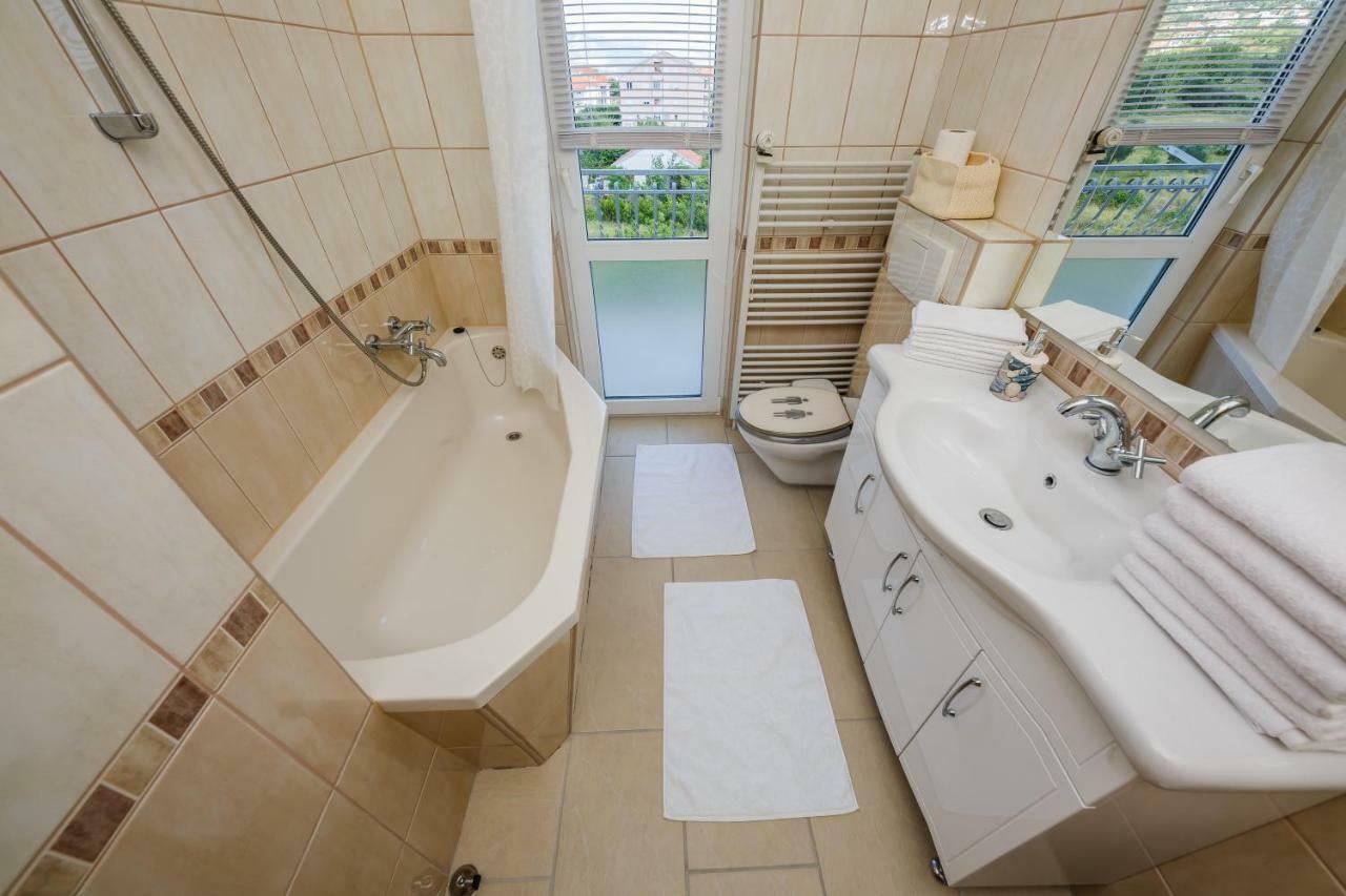 Apartman Lucija Kaštela Esterno foto