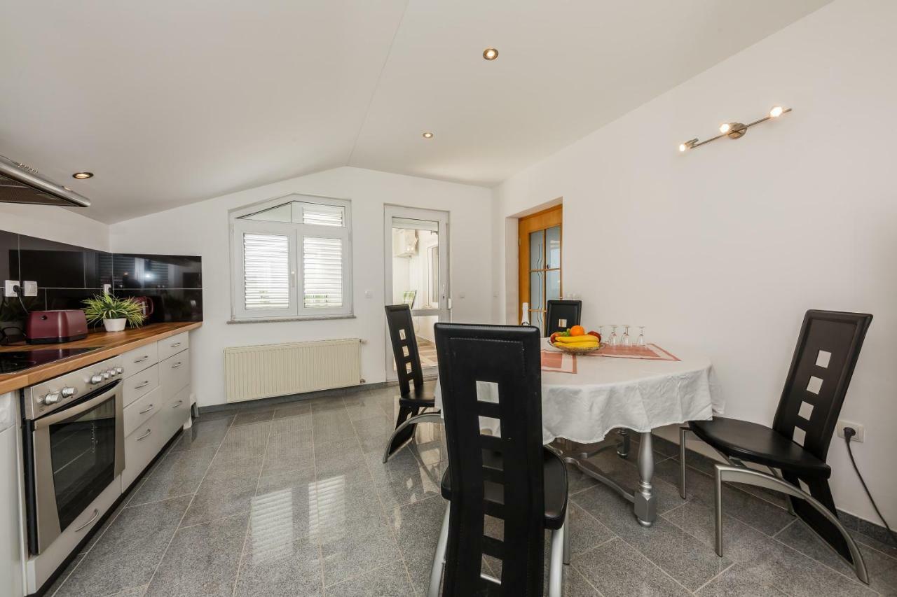Apartman Lucija Kaštela Esterno foto