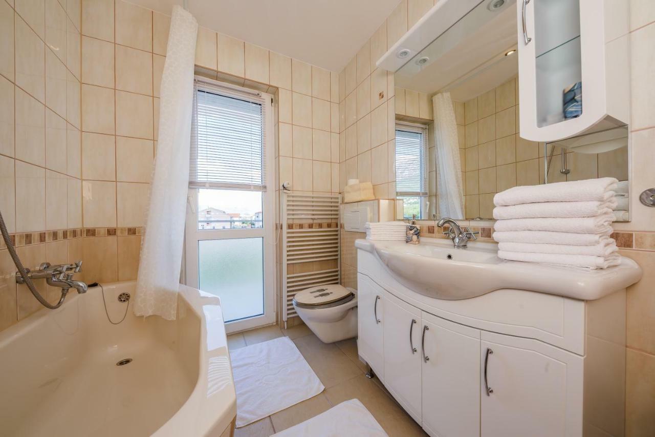 Apartman Lucija Kaštela Esterno foto