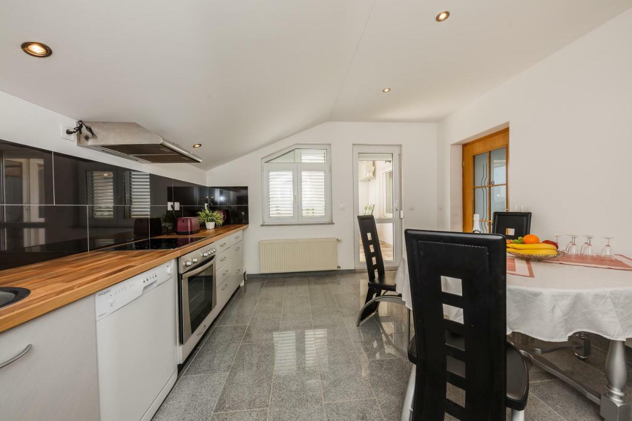 Apartman Lucija Kaštela Esterno foto